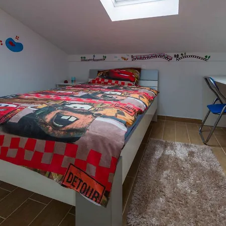 In 39285 Nyaraló *